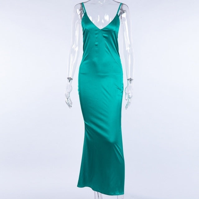 Grünes, schmeichelndes langes Kleid