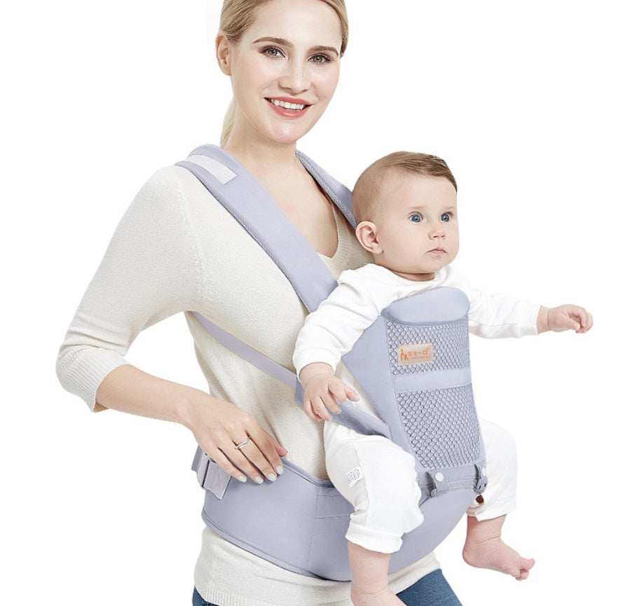 Sitzende Babytragetasche