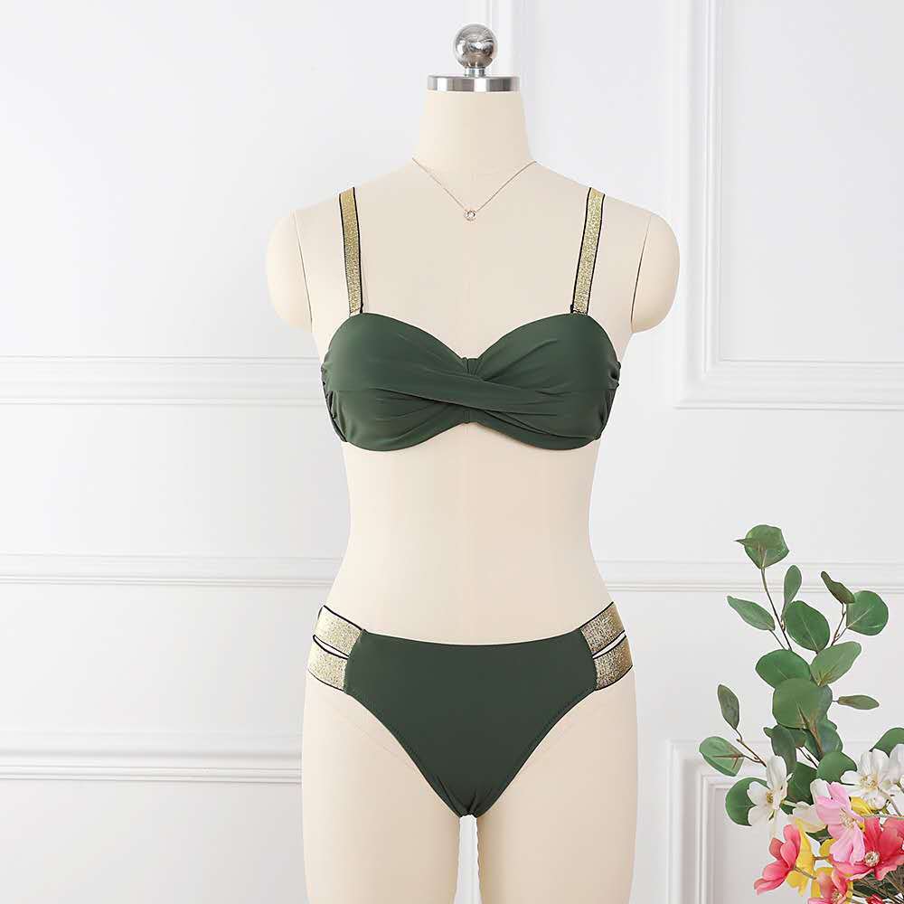 Bikini mit goldenen Trägern