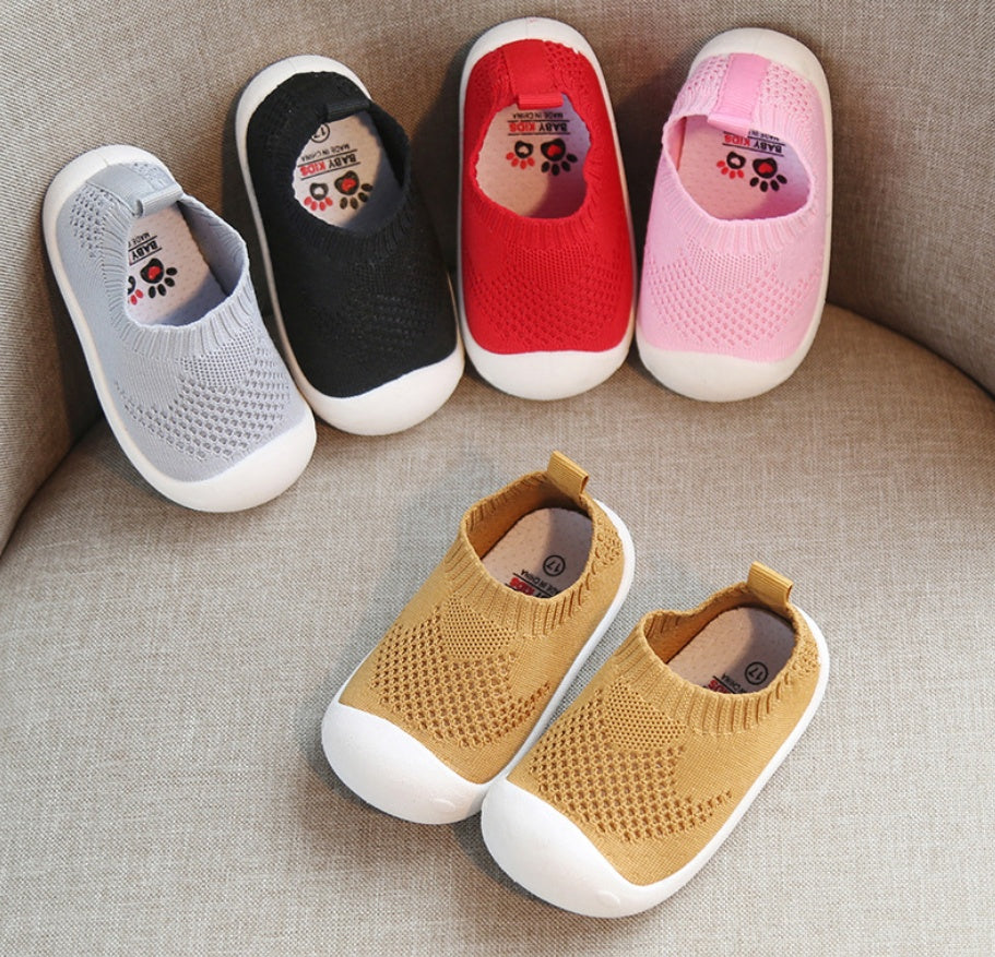 Zapatos para bebés y niños pequeños suaves