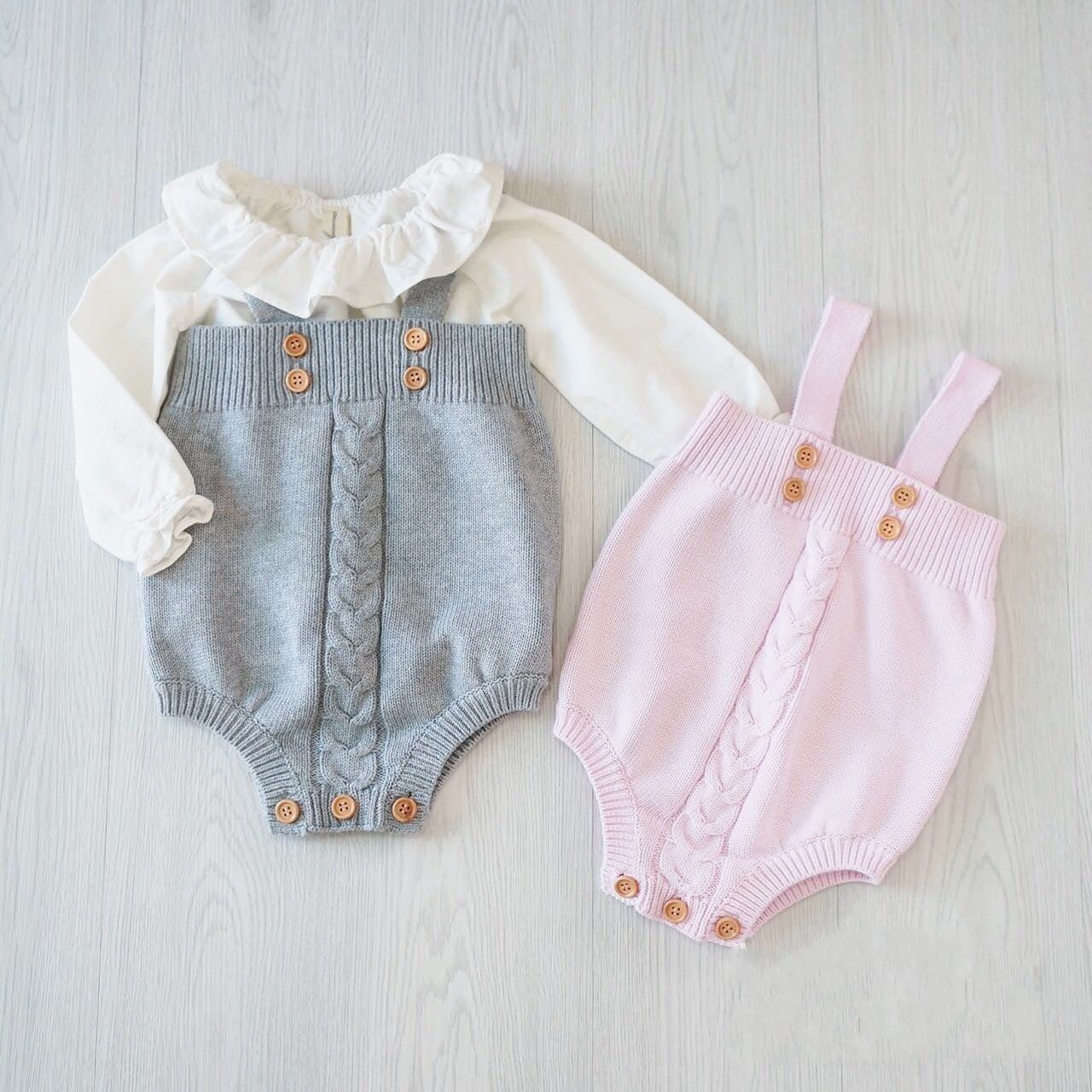 Gestrickte Baby-Strampler
