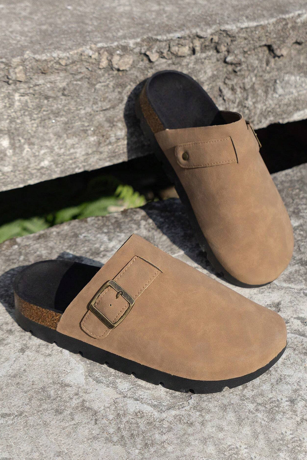 Helle französische beige Hausschuhe
