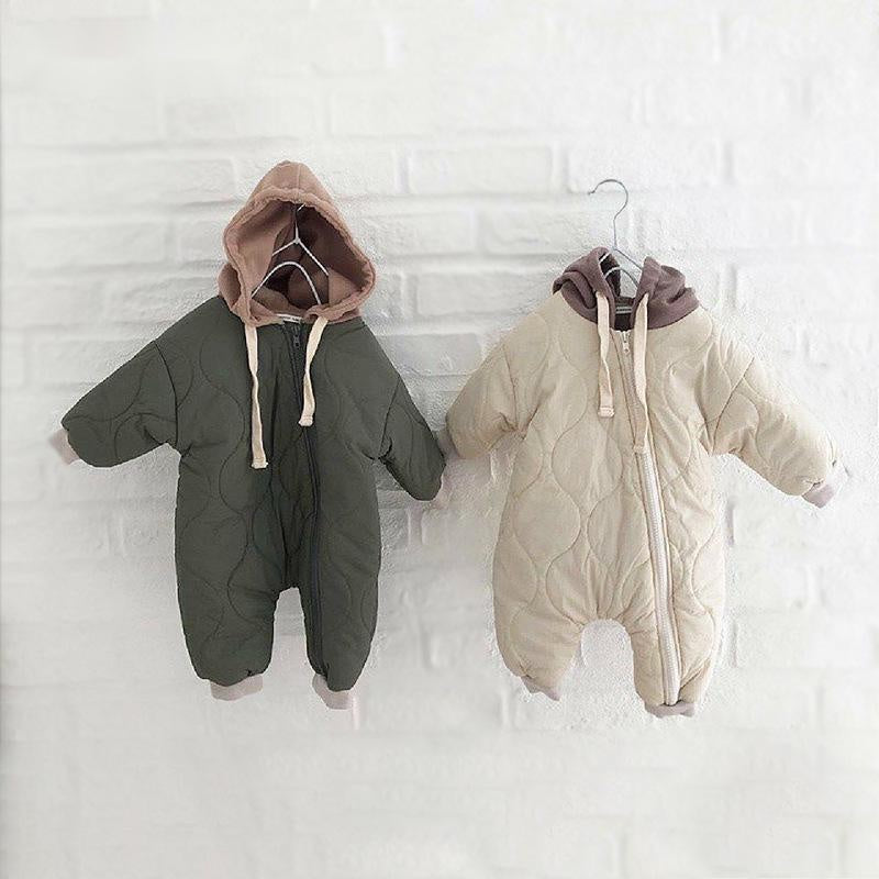 Gepolsterter, gesteppter Kumpsuit für Ausflüge mit Baby