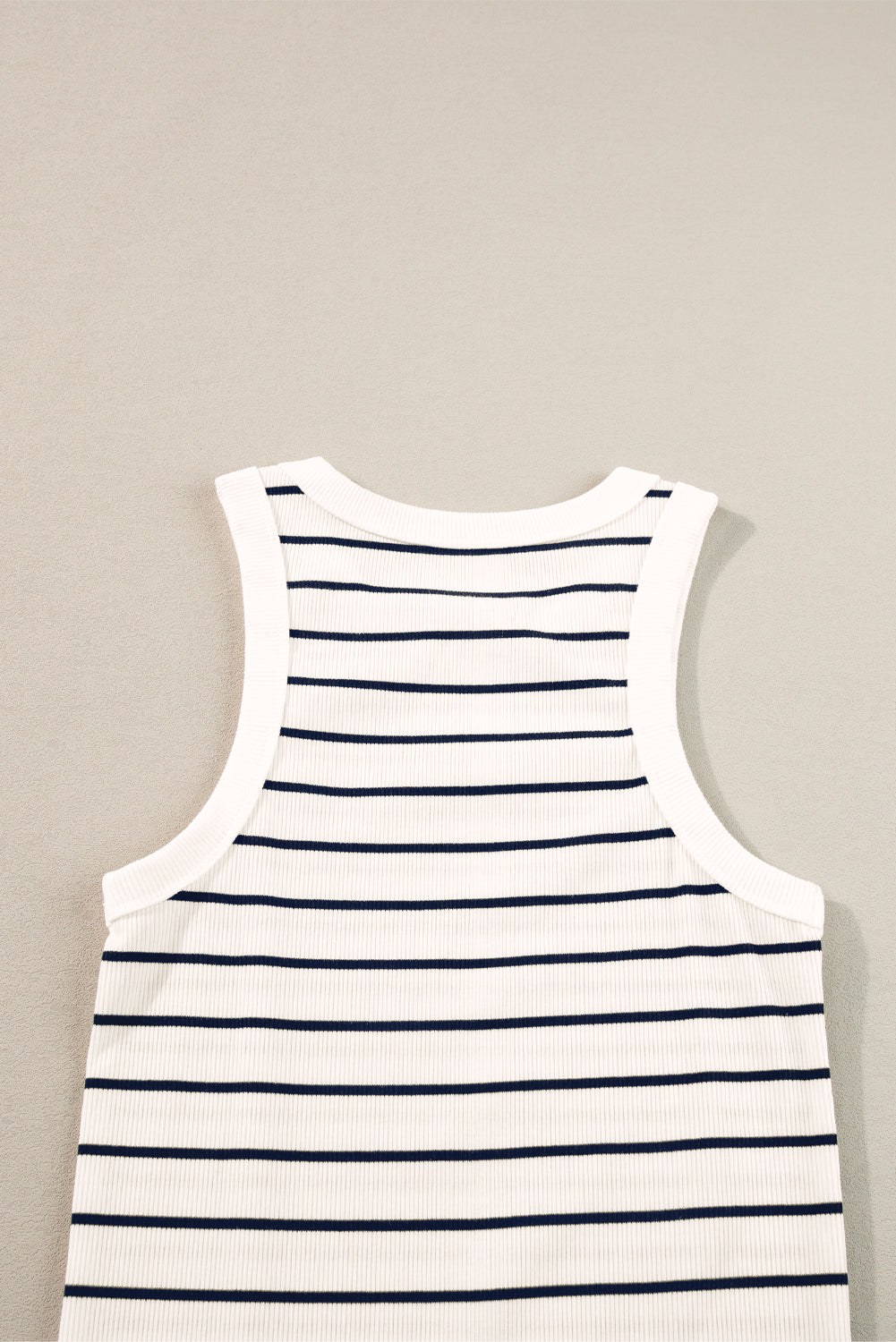 Vestido corto de tirantes de punto acanalado con rayas negras