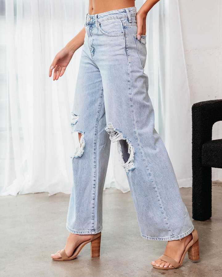 Zerrissene Jeans in blauer Waschung