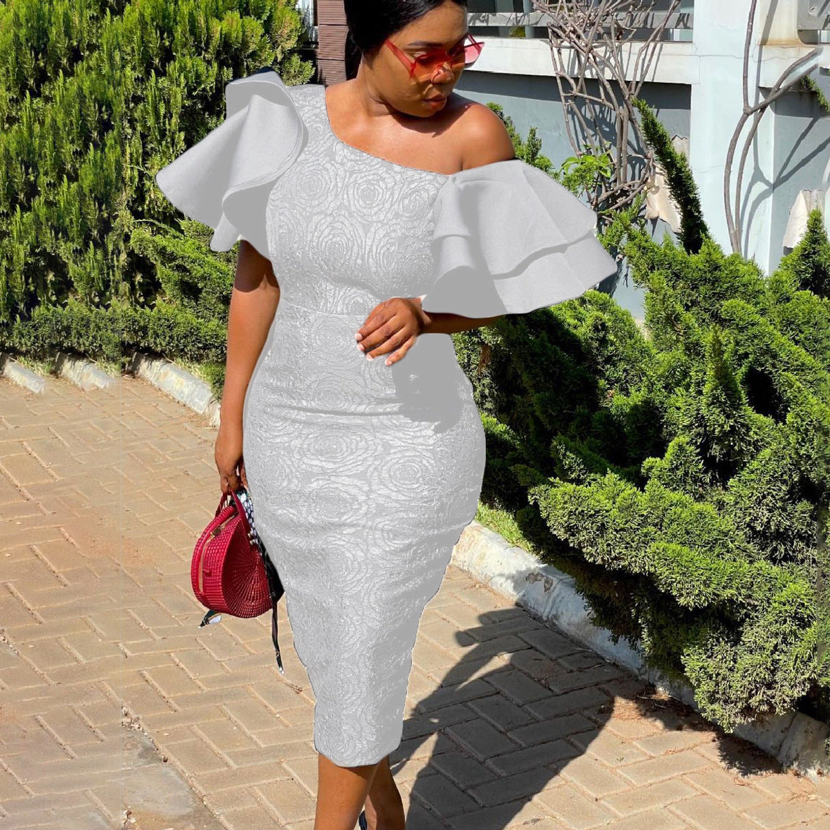 Elegantes, schulterfreies, enges Kleid