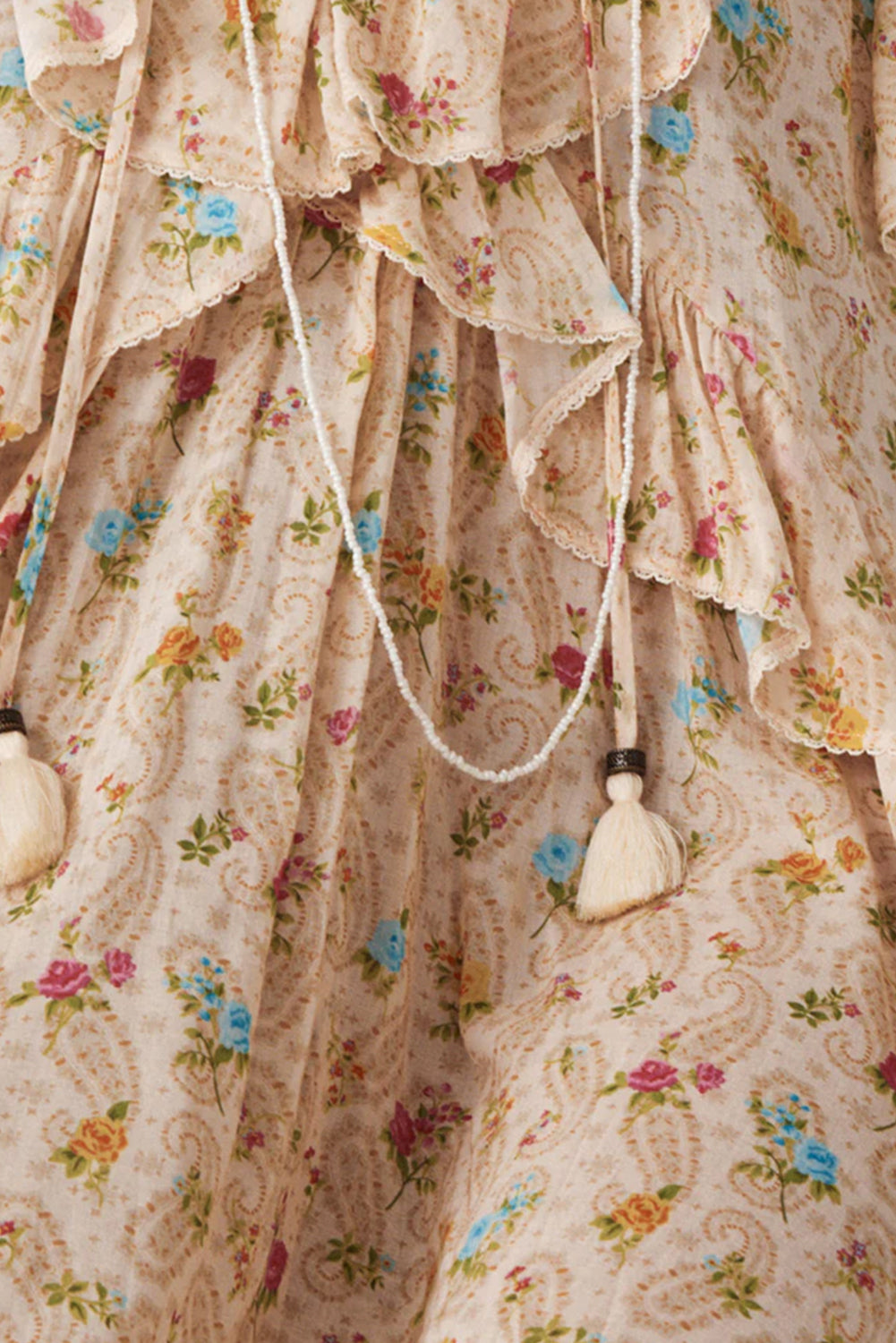 Aprikosenfarbenes Boho-Minikleid mit V-Ausschnitt, Blumenmuster, Quaste und Rüschen