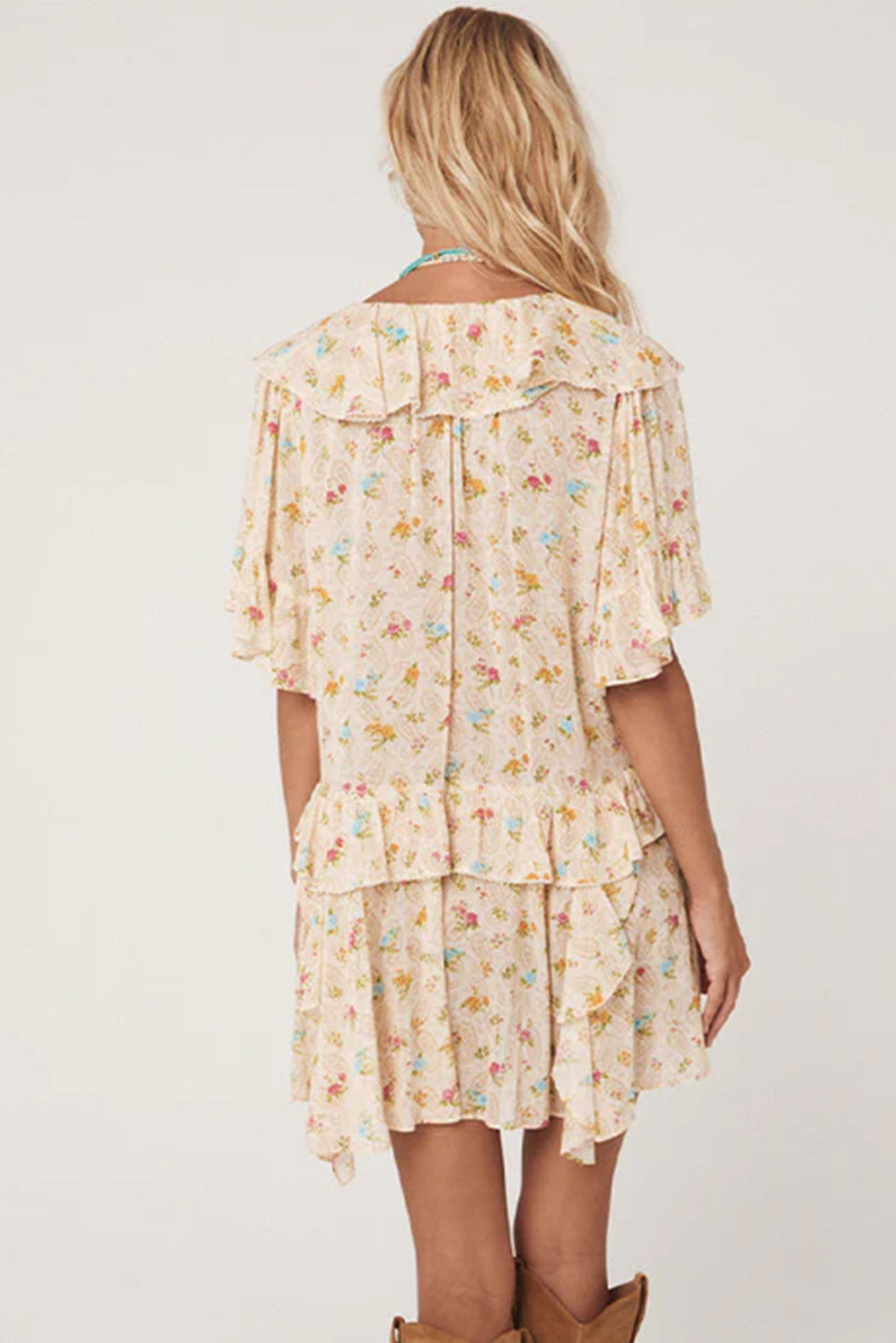 Aprikosenfarbenes Boho-Minikleid mit V-Ausschnitt, Blumenmuster, Quaste und Rüschen
