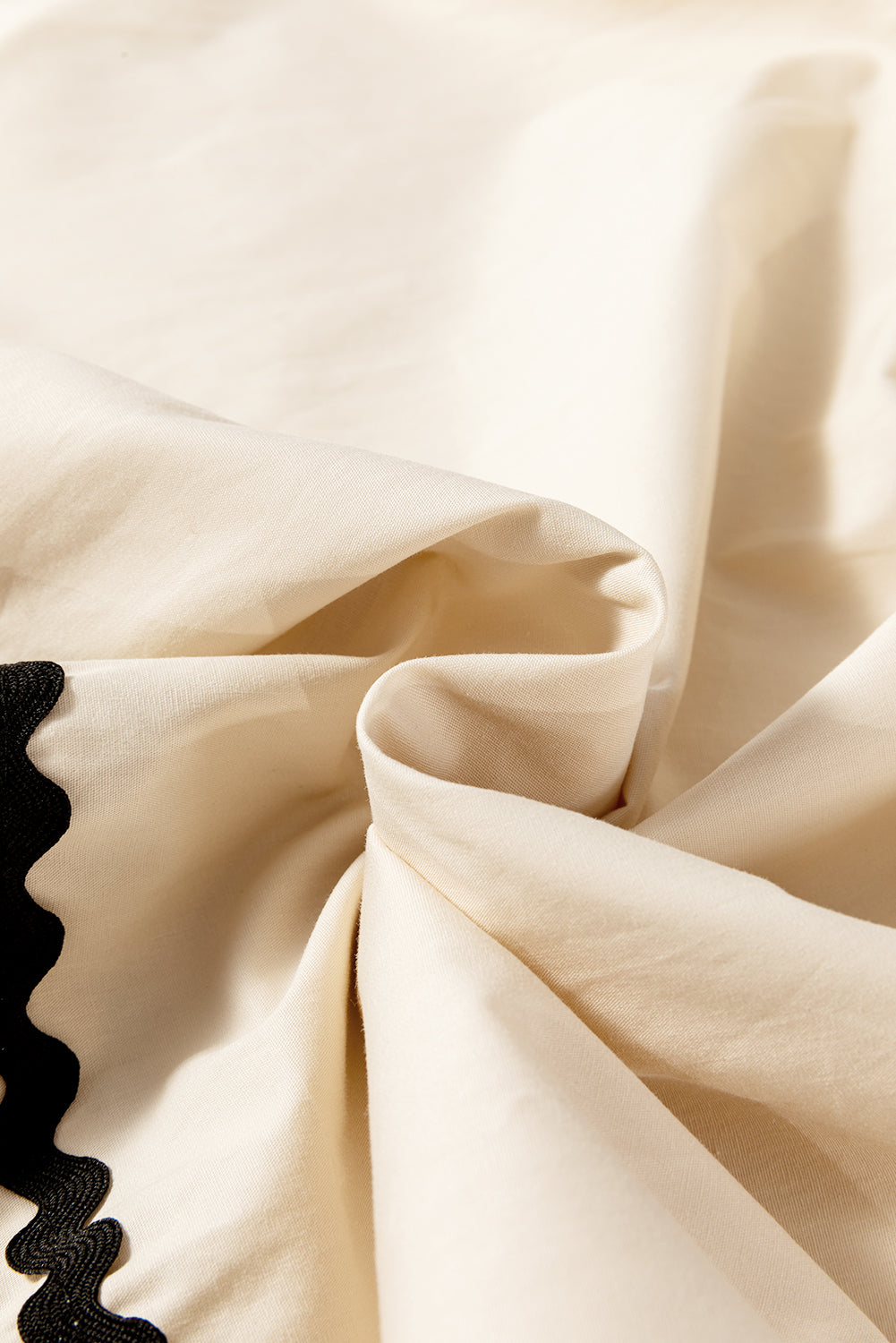 Khakifarbenes, gestreiftes Ricrac-Minikleid ohne Ärmel