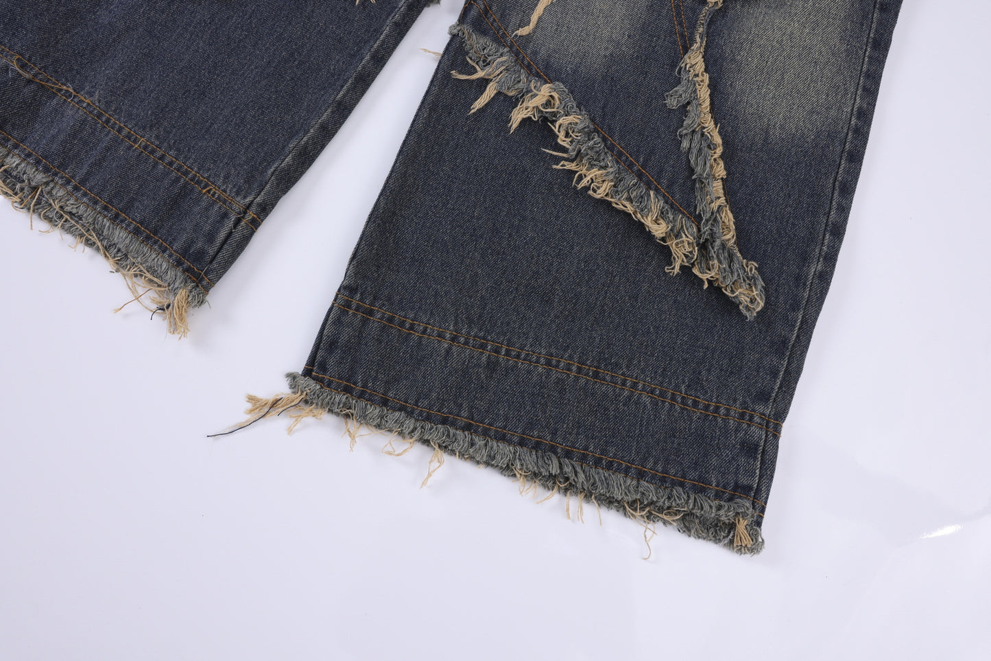 Gerade geschnittene, lässige Jeans von Heavy Industry