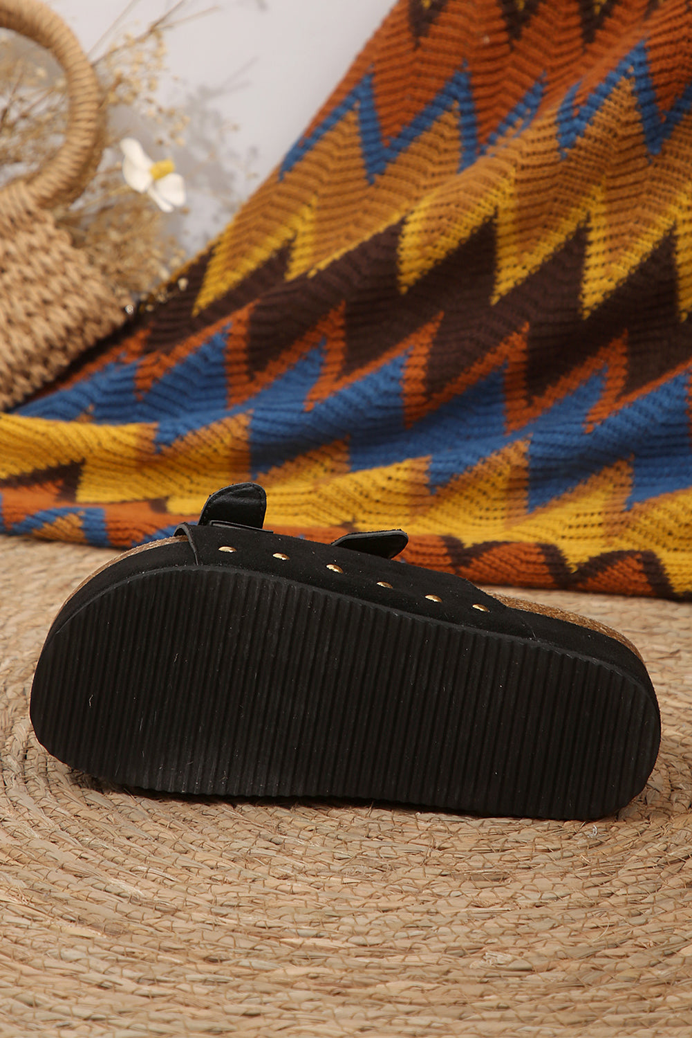 Sandalias con plantilla decorativa y hebilla de ante negro