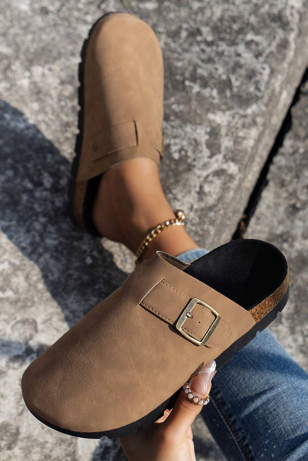 Helle französische beige Hausschuhe