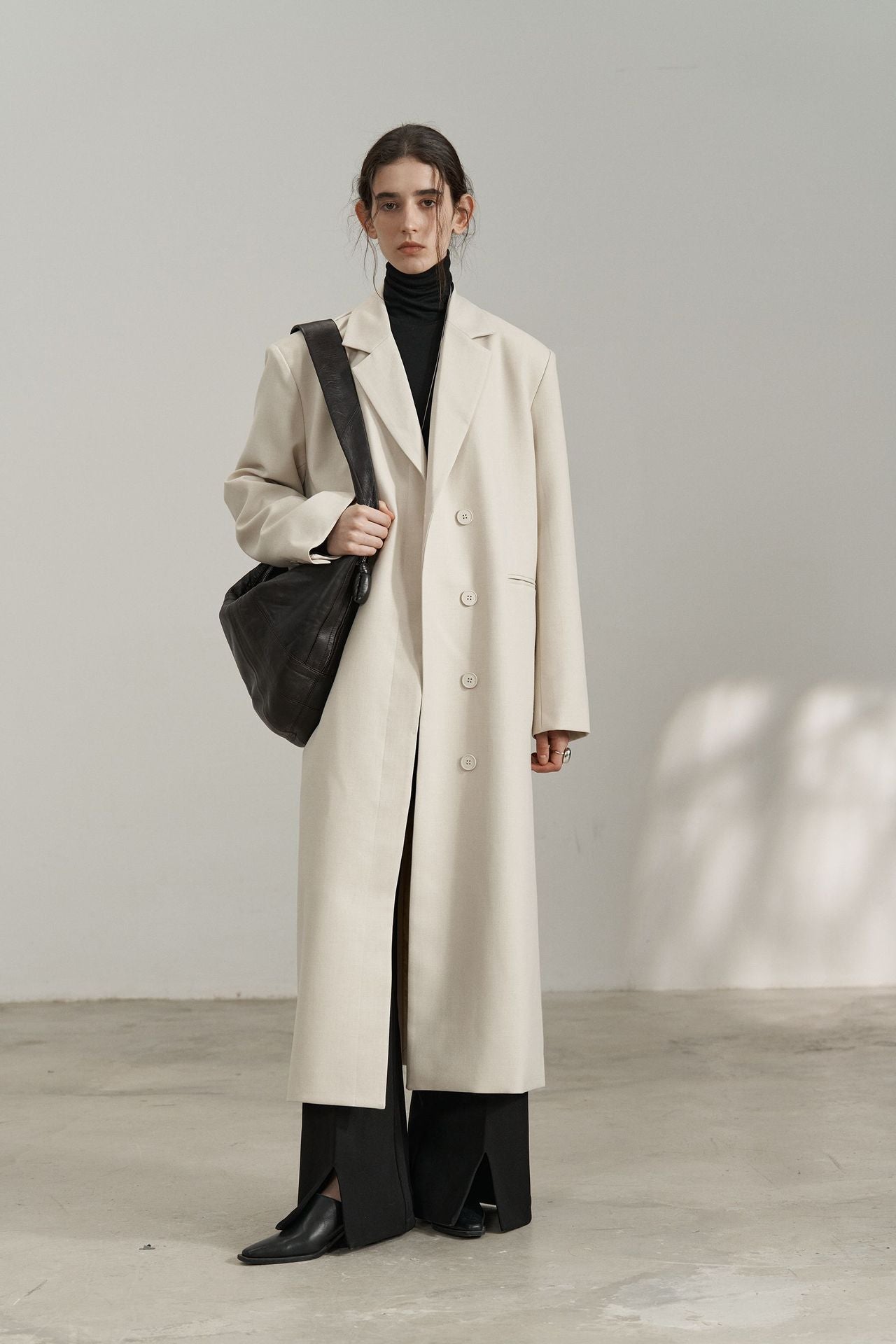 Autumn commuting temperament, black elongated suit jacket, high-end silhouette
