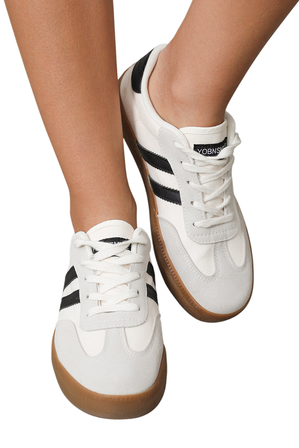 Weiße, gestreifte, flache Sneakers zum Schnüren