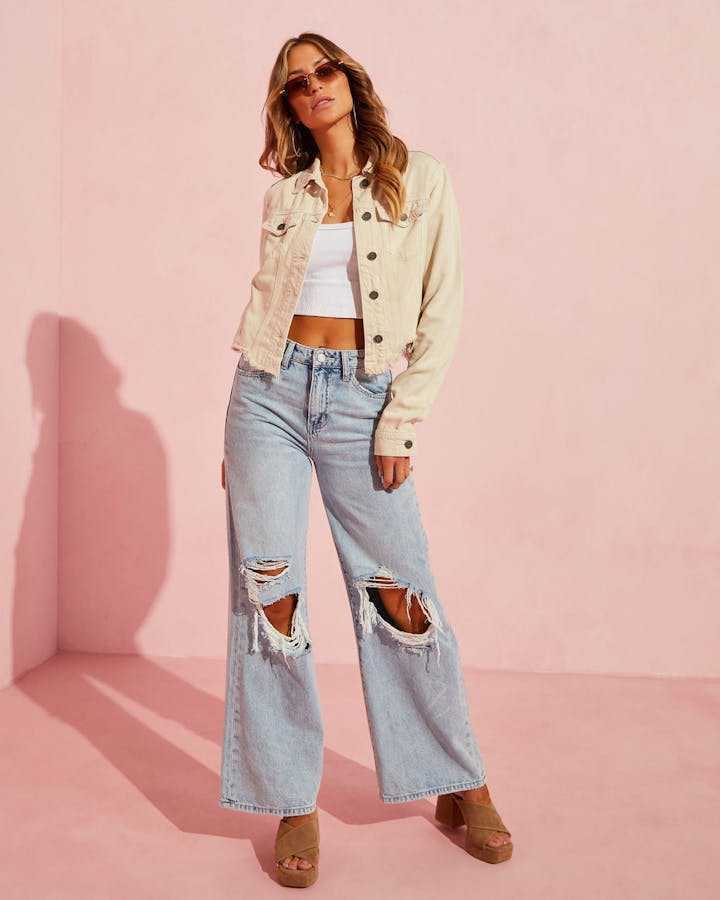 Zerrissene Jeans in blauer Waschung