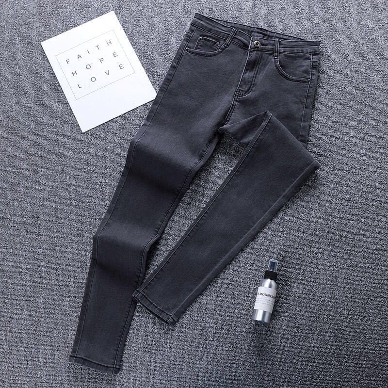 Jeans mit hoher Taille in dunkler Farbe