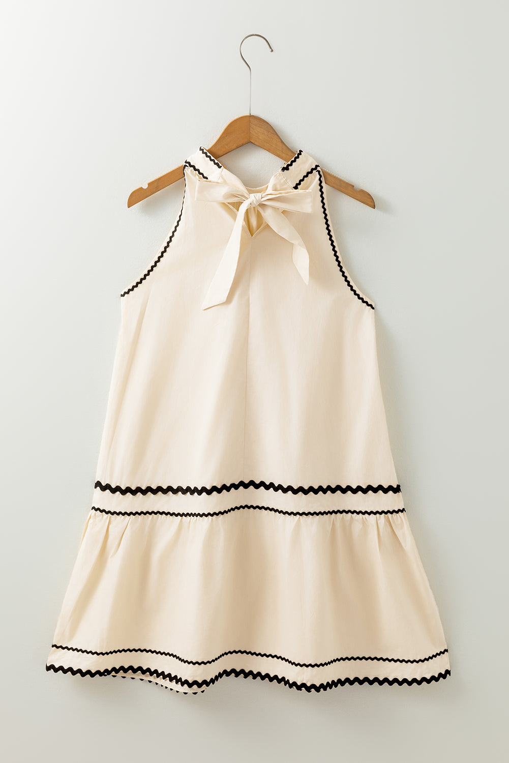 Khakifarbenes, gestreiftes Ricrac-Minikleid ohne Ärmel
