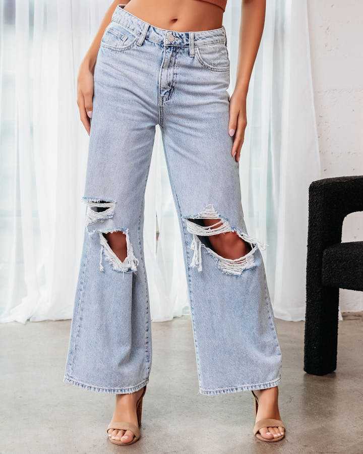 Zerrissene Jeans in blauer Waschung