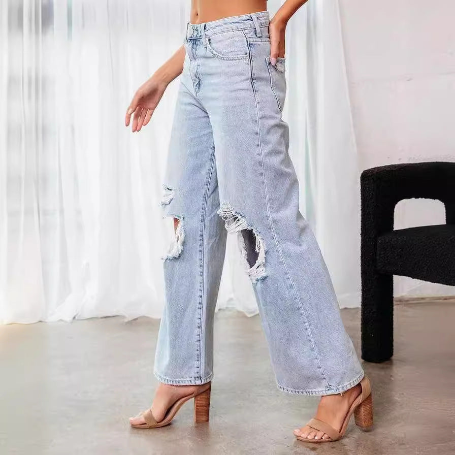 Zerrissene Jeans in blauer Waschung