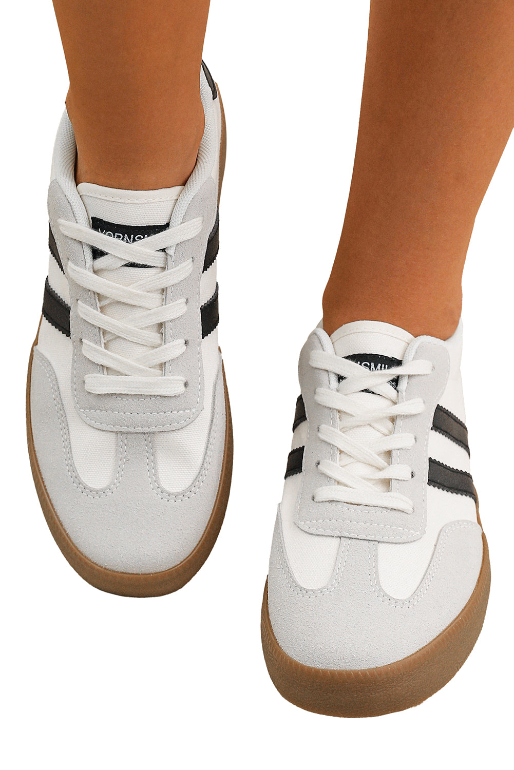 Weiße, gestreifte, flache Sneakers zum Schnüren