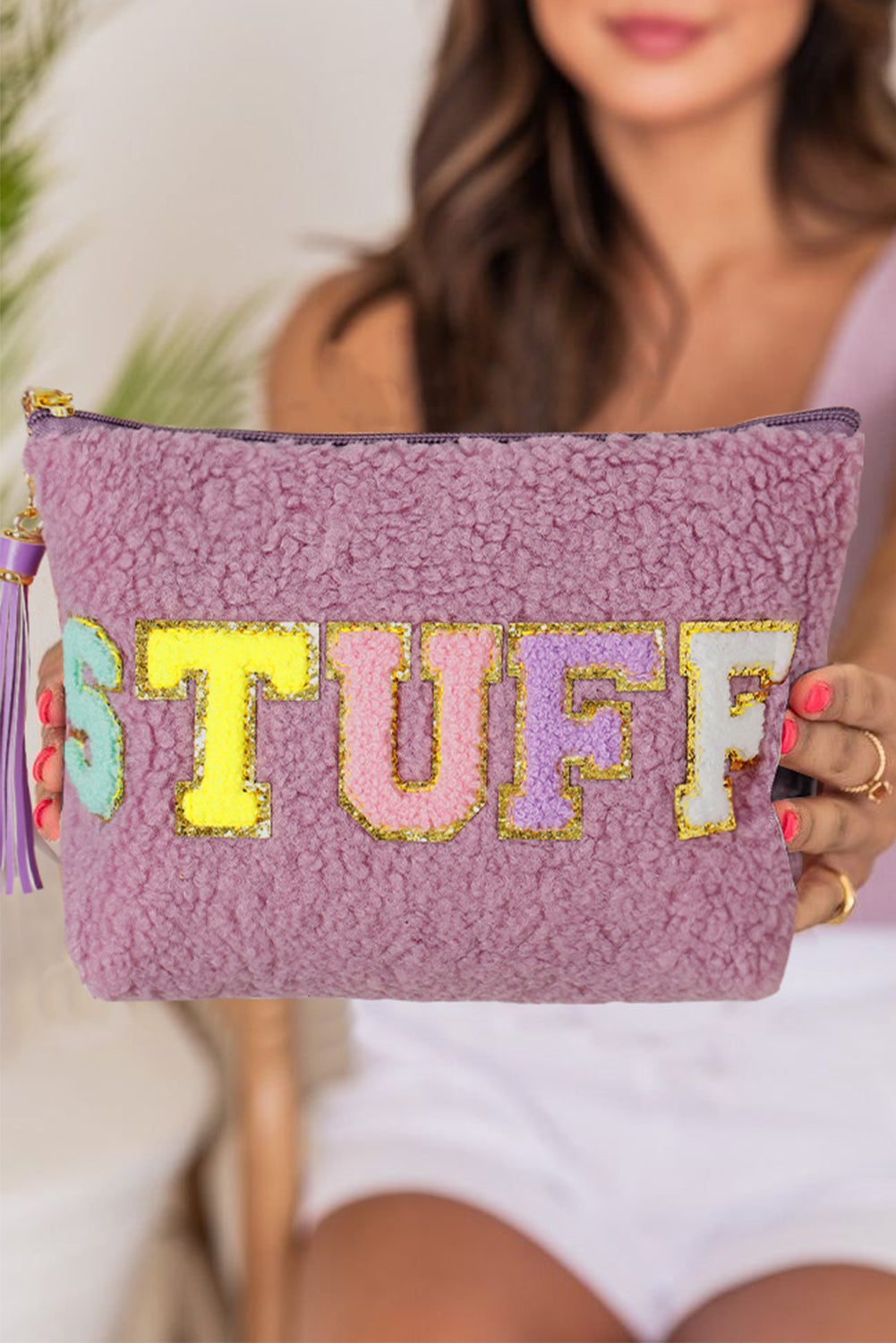 Bonita bolsa de maquillaje morada con estampado de letras
