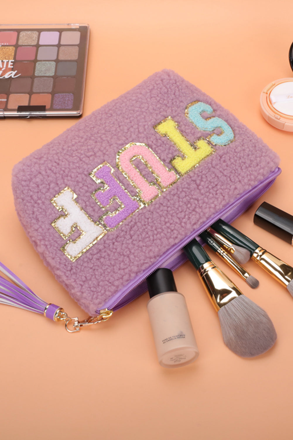 Bonita bolsa de maquillaje morada con estampado de letras