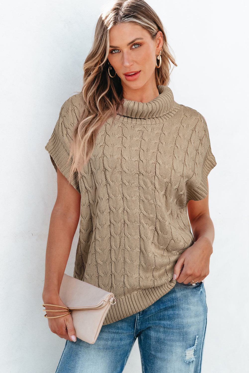 Hellbeiger Pullover mit Rollkragen