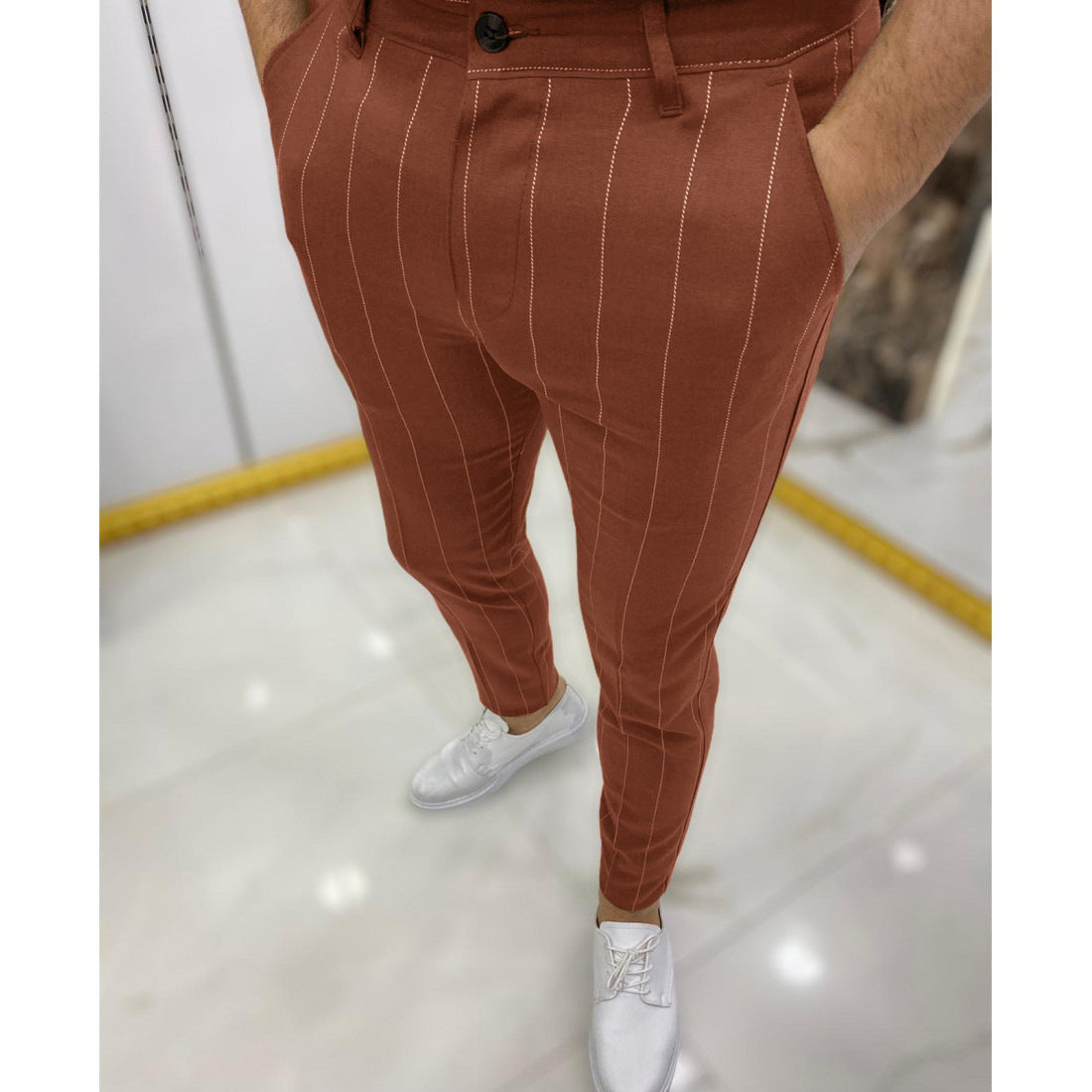 Lässige Hose mit gepunkteten Streifen und Knöchelbund für Herren
