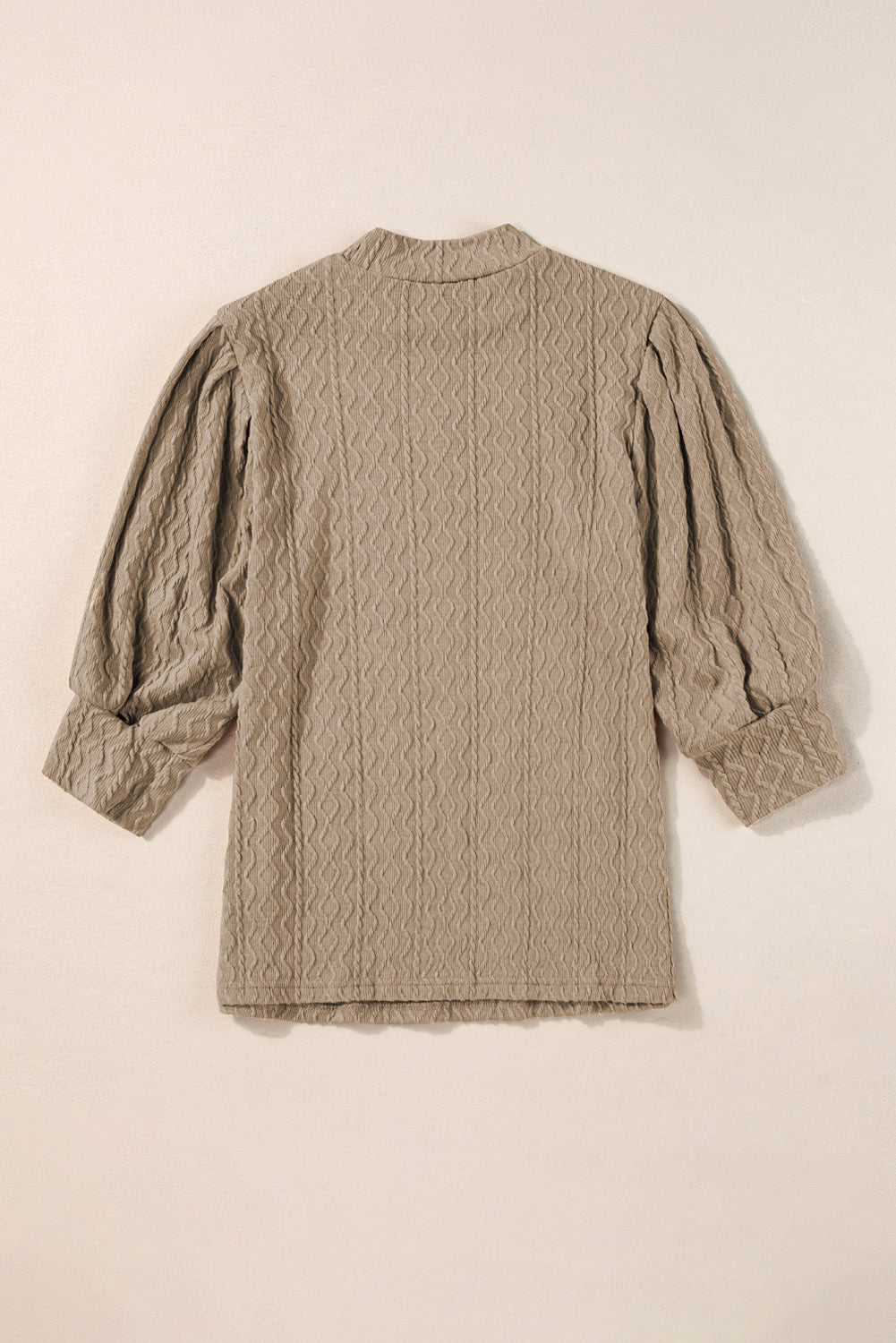 Simply Taupe – Strukturiertes Vintage-Oberteil mit Stehkragen und Puffärmeln