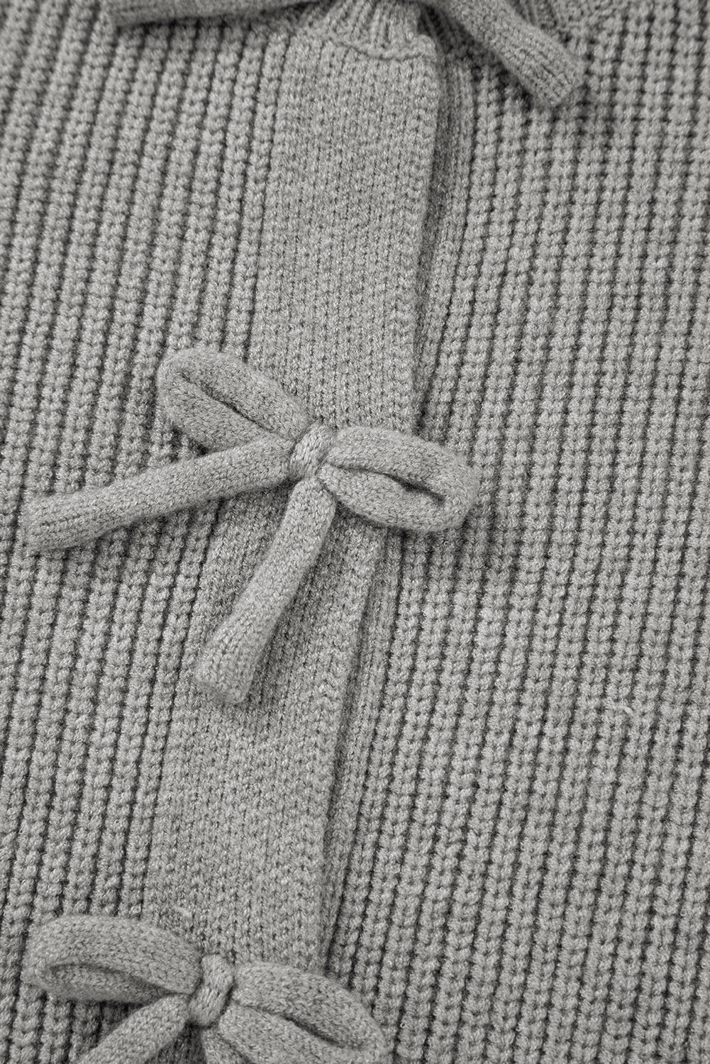 Philippine Gray – Süße, kurze Strickjacke mit Schleife vorn