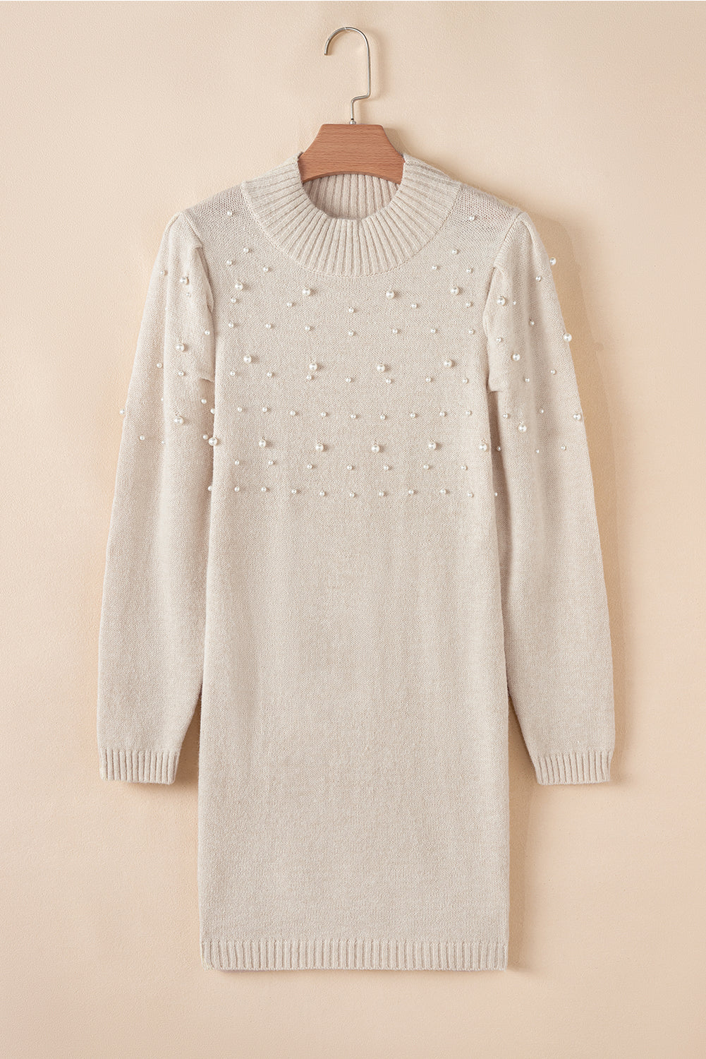 Figurbetontes Pulloverkleid mit Perlenverzierung und hohem Kragen von Parchment Pearl
