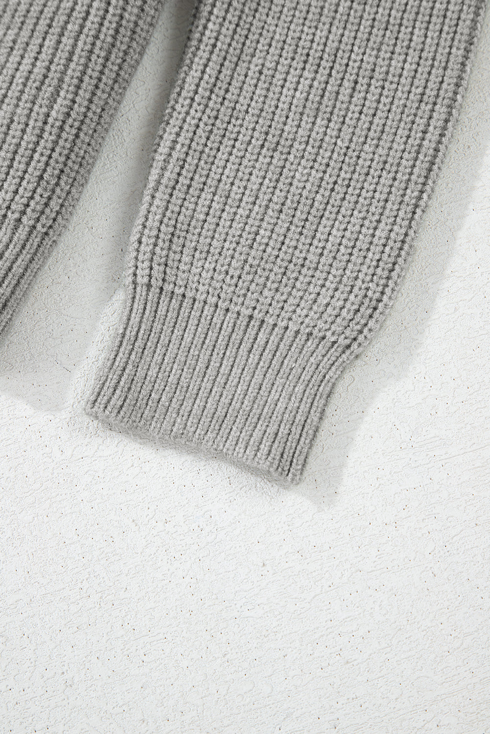 Philippine Gray – Süße, kurze Strickjacke mit Schleife vorn