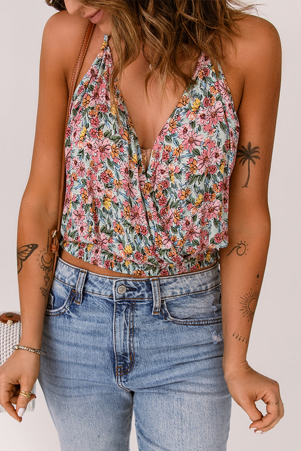 Mehrfarbiges Top mit V-Ausschnitt und Blumenmuster