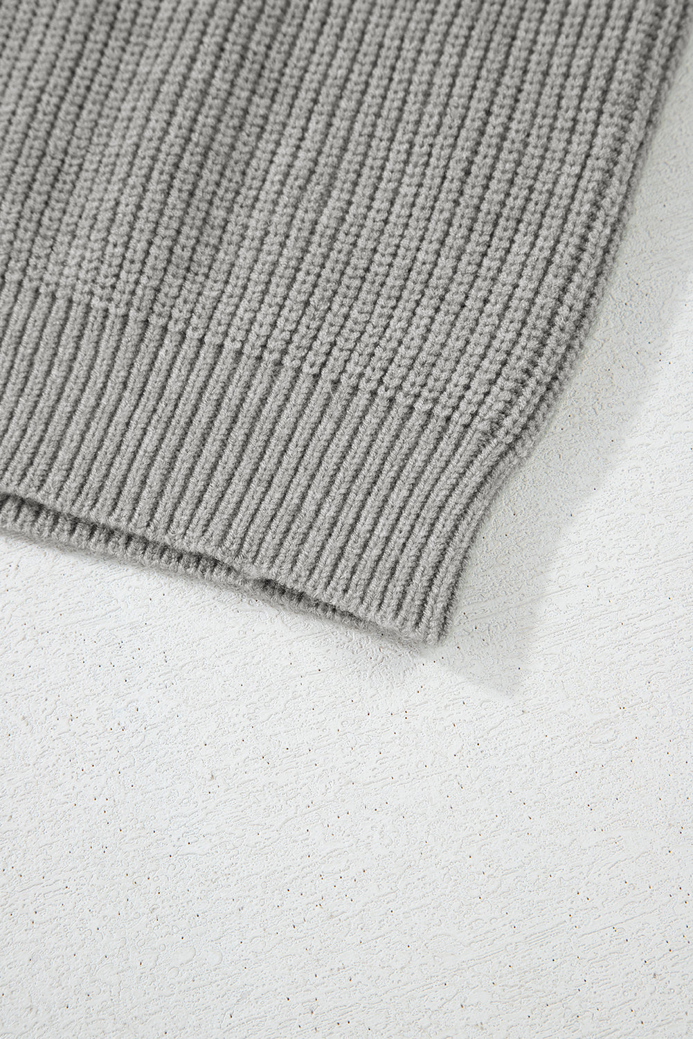 Philippine Gray – Süße, kurze Strickjacke mit Schleife vorn