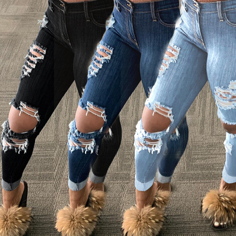 Zerrissene enge Jeans
