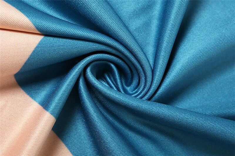 Tief ausgeschnittenes, rückenfreies, hohles, sexy Kleid