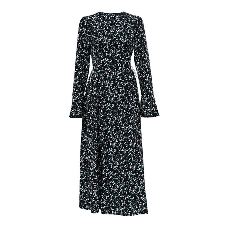 Elegantes Kleid mit ausgestellten Ärmeln und Blumenmuster