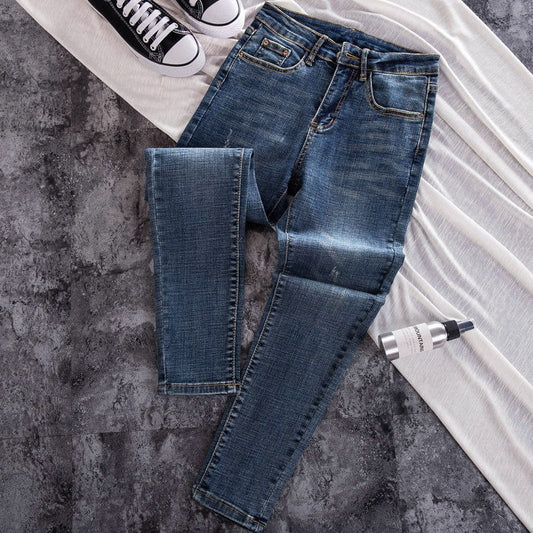 Jeans mit hoher Taille in dunkler Farbe