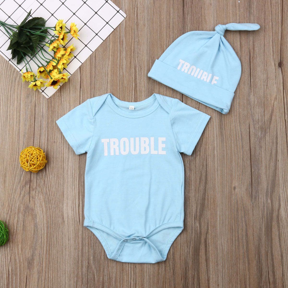 Strampler mit Mütze Babykleidung