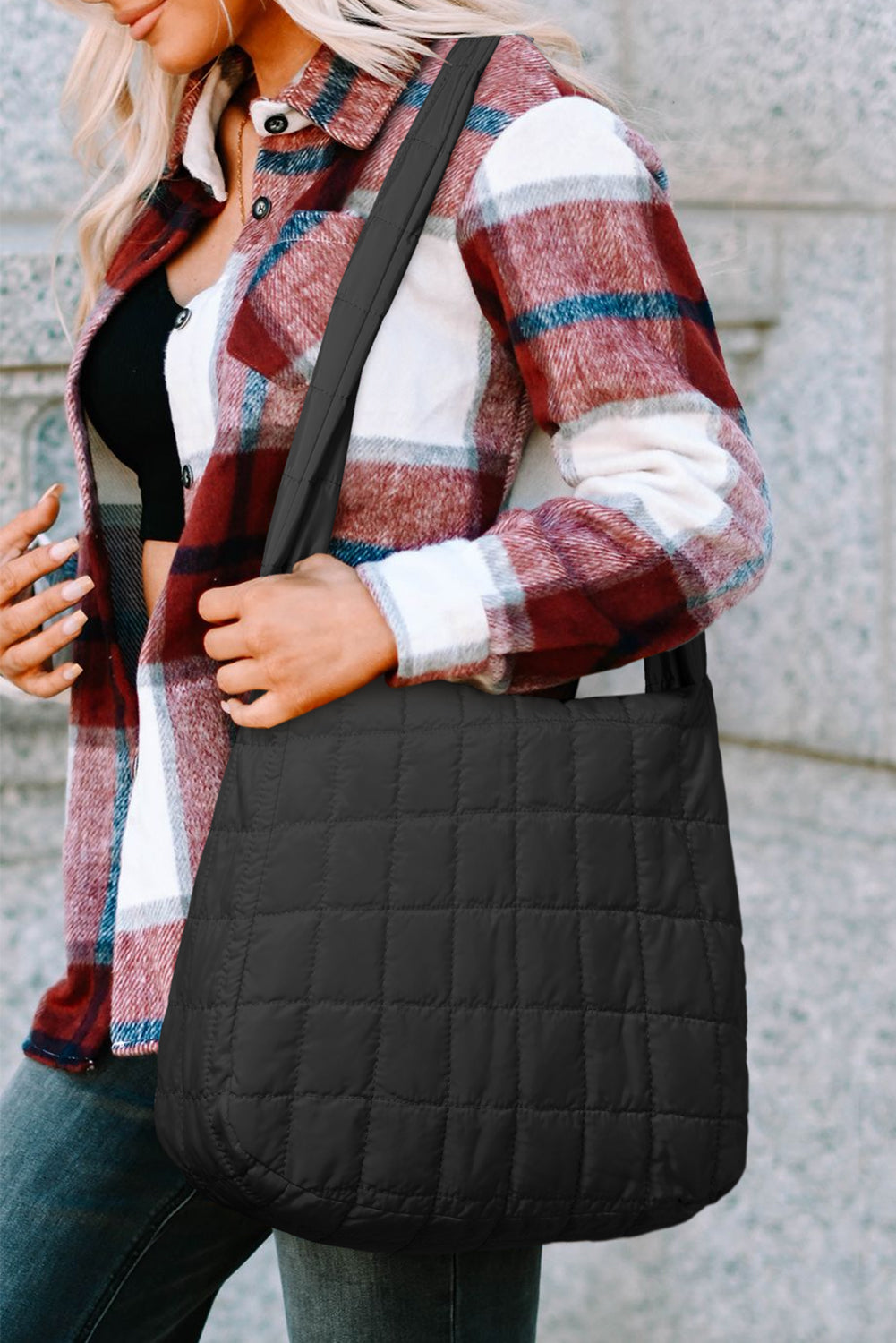 Bolso de hombro grande con cremallera y acolchado negro