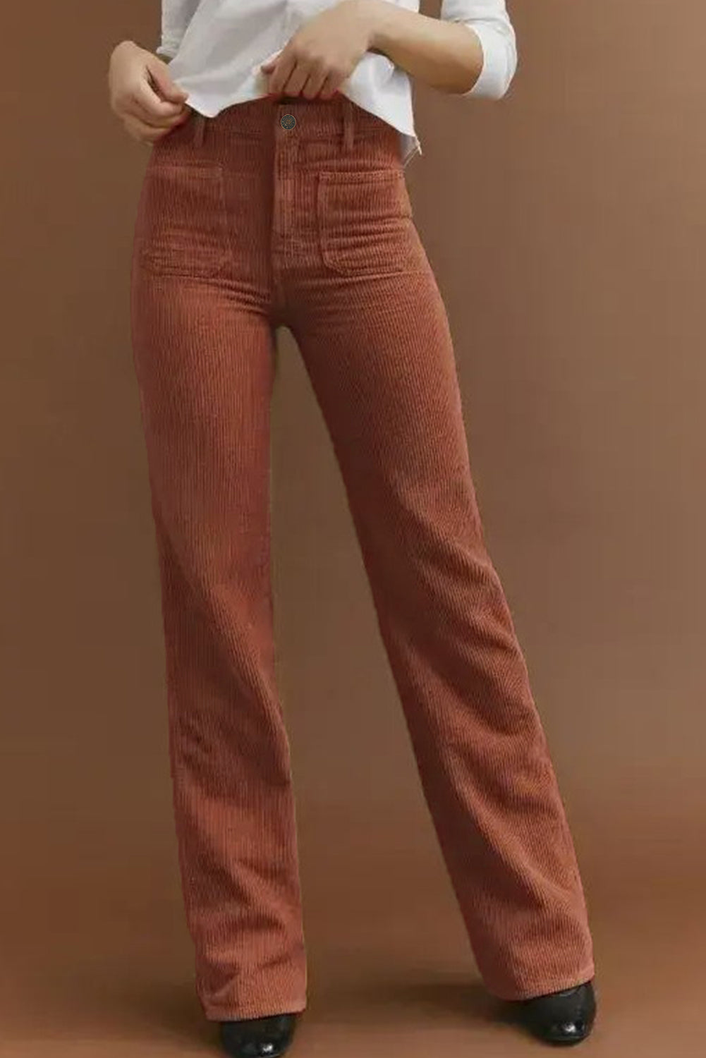 Pantalones de pana con bolsillos cuadrados y cintura alta de color marrón